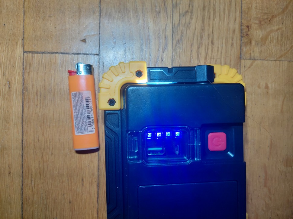 Аккумуляторный прожектор с аккумуляторами